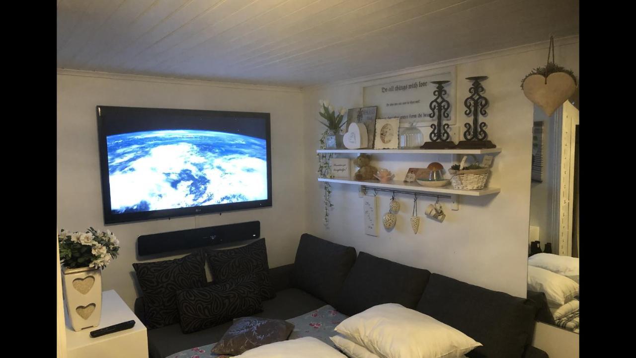 Villa Lillgarden With Sauna And Jacuzzi Норчёпинг Экстерьер фото